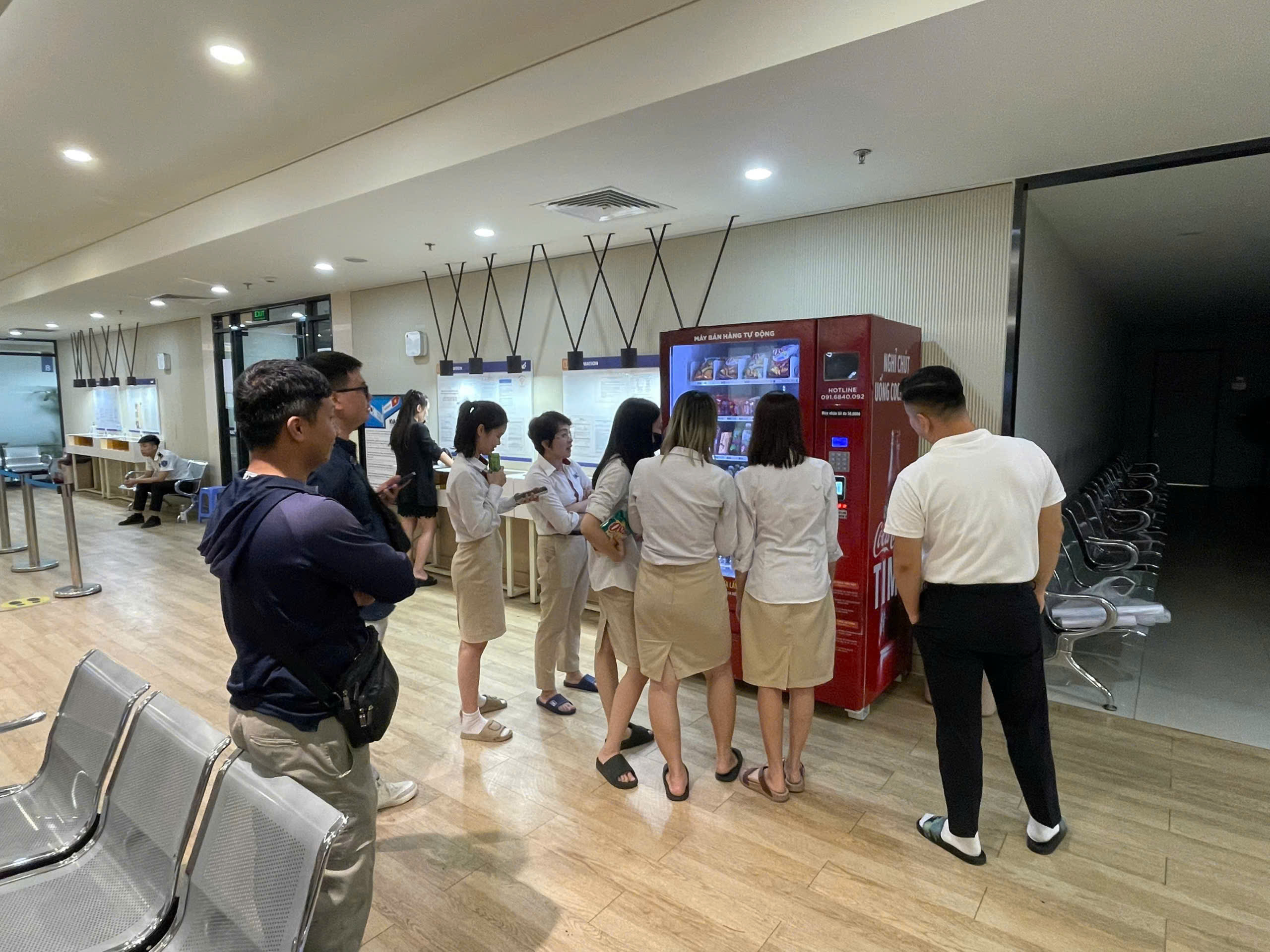 Máy bán nước tự động