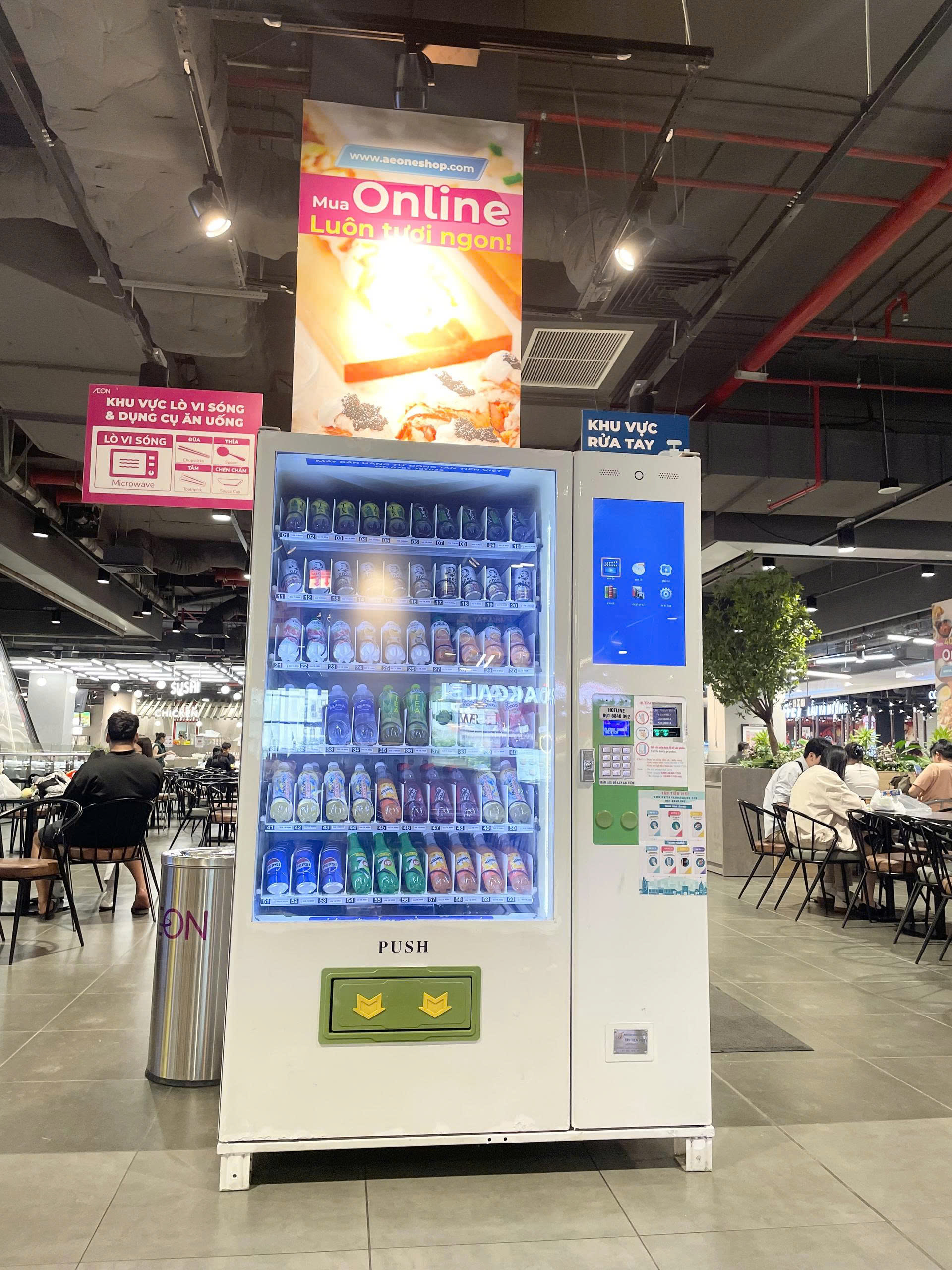 Máy bán hàng tự động tại trung tâm thương mai Aeon Mall