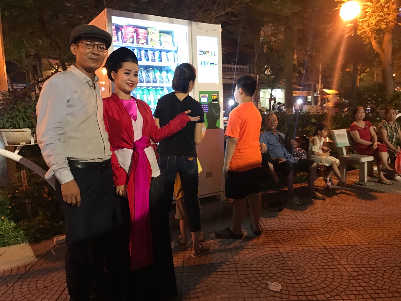 Máy bán hàng tự động thanh toán QR