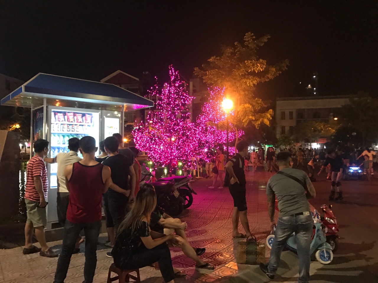 Máy bán hàng tự động