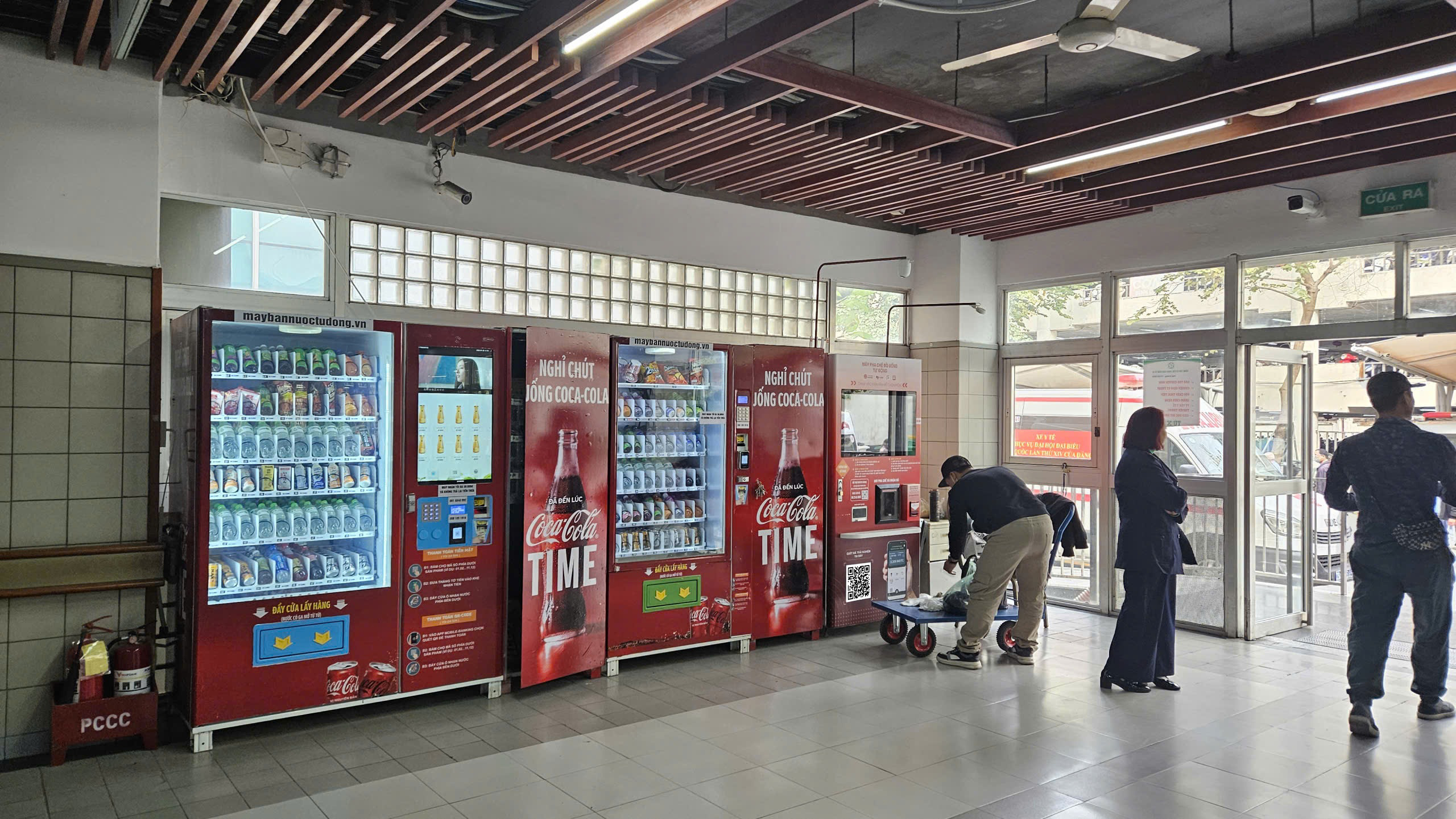 Máy bán hàng tự động
