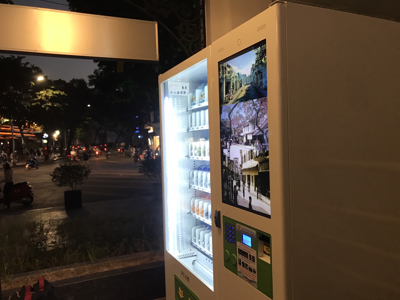 Máy bán hàng tự động