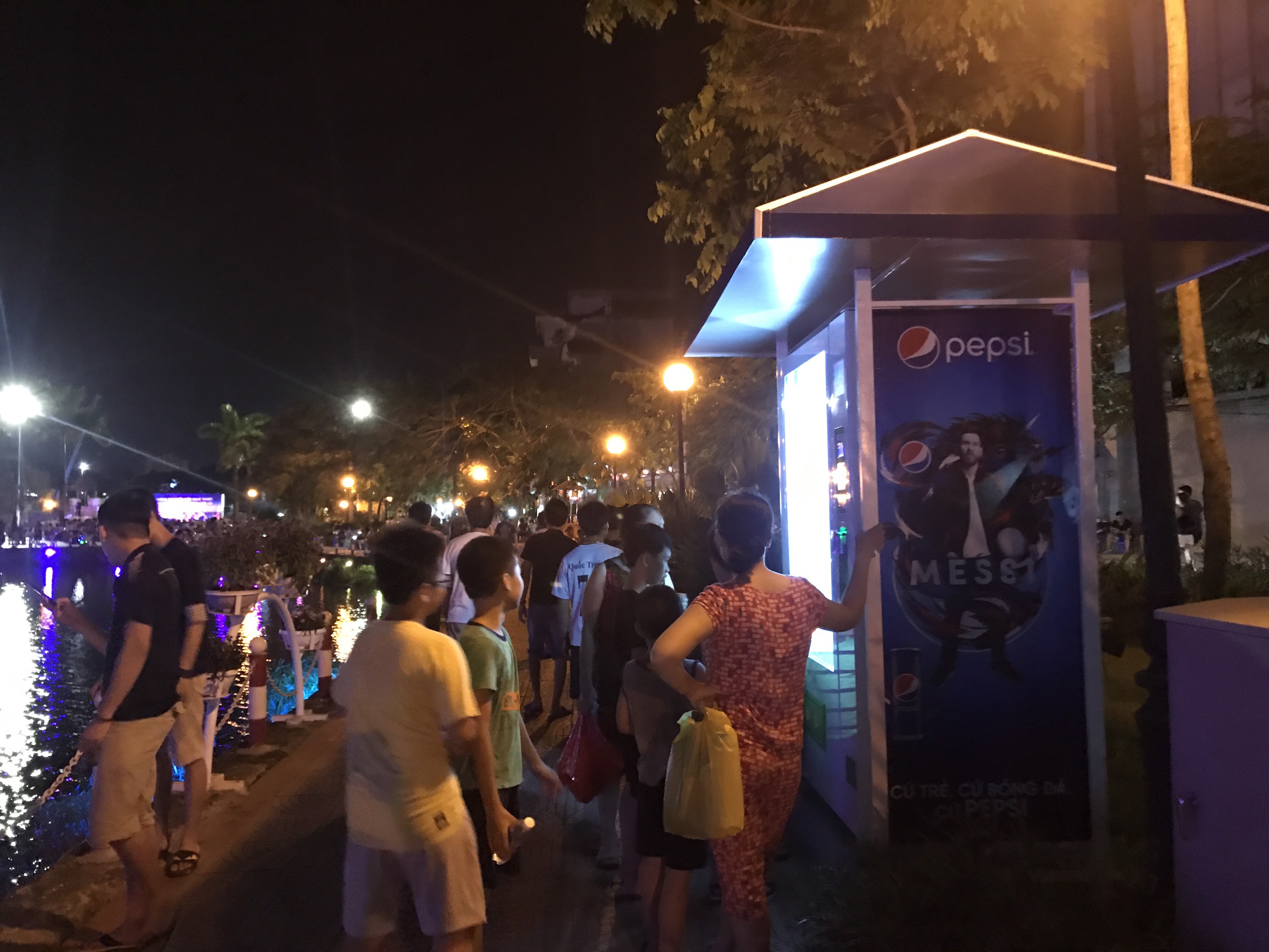 Máy bán hàng tự động
