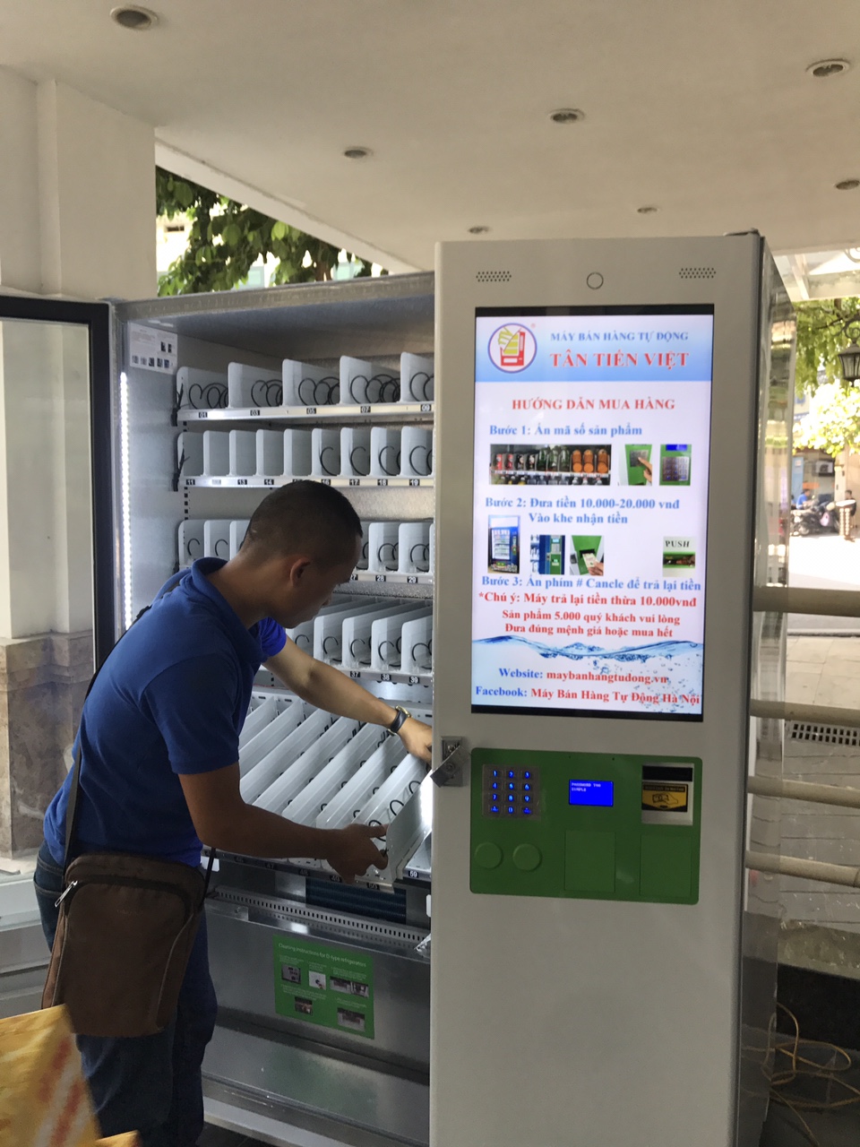 Máy bán hàng tự động tân tiến việt